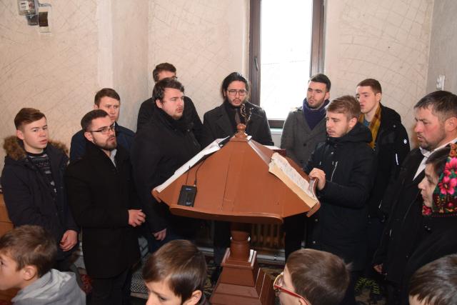 Sfântul Ierarh Nicolae le-a adus daruri copiilor din Parohia Coştiugeni