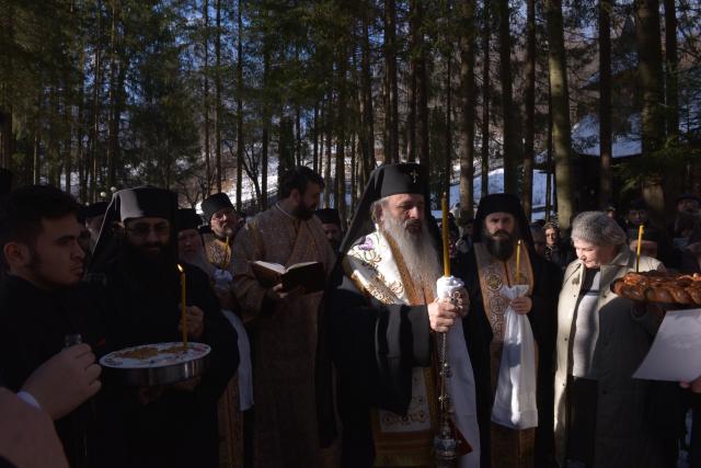 Slujbă de Parastas și Liturghie arhierească, la Mănăstirea Sihăstria-Neamț