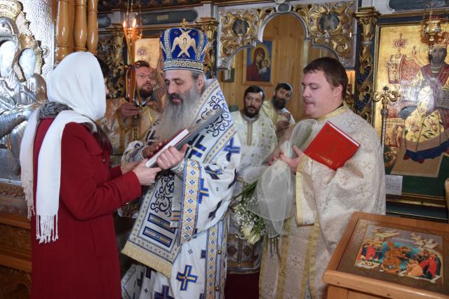 Liturghie arhierească şi sfinţire de casă socială în filia Lunca Moldovei a Parohiei Zvoroneşti