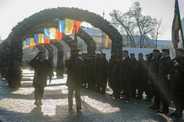 Drapelul de luptă al Brigăzii 15 Mecanizată „Podu Înalt” a fost decorat