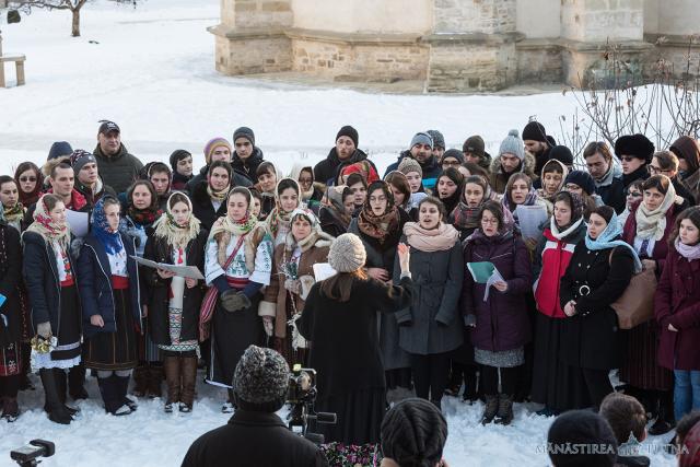 200 de tineri au participat la Tabăra de iarnă de la Mănăstirea Putna