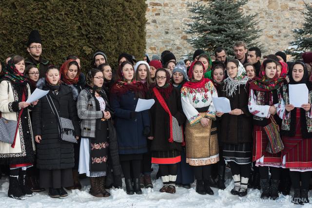 200 de tineri au participat la Tabăra de iarnă de la Mănăstirea Putna