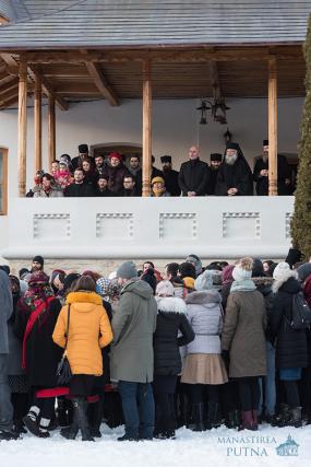 200 de tineri au participat la Tabăra de iarnă de la Mănăstirea Putna