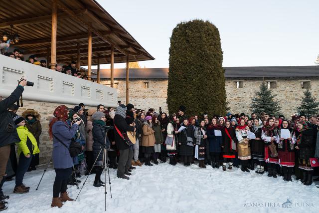 200 de tineri au participat la Tabăra de iarnă de la Mănăstirea Putna