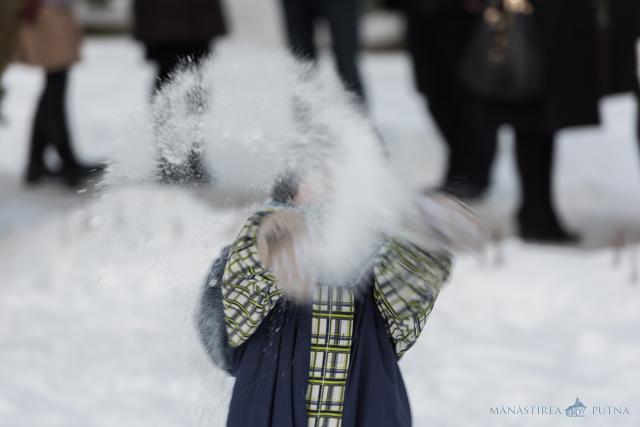200 de tineri au participat la Tabăra de iarnă de la Mănăstirea Putna