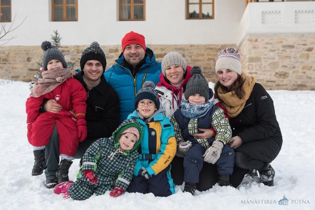 200 de tineri au participat la Tabăra de iarnă de la Mănăstirea Putna