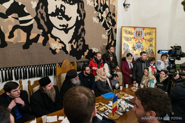 200 de tineri au participat la Tabăra de iarnă de la Mănăstirea Putna