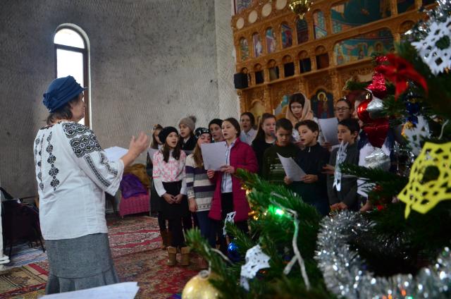 Concert caritabil de colinde şi conferinţă despre familie în Parohia Todireşti II