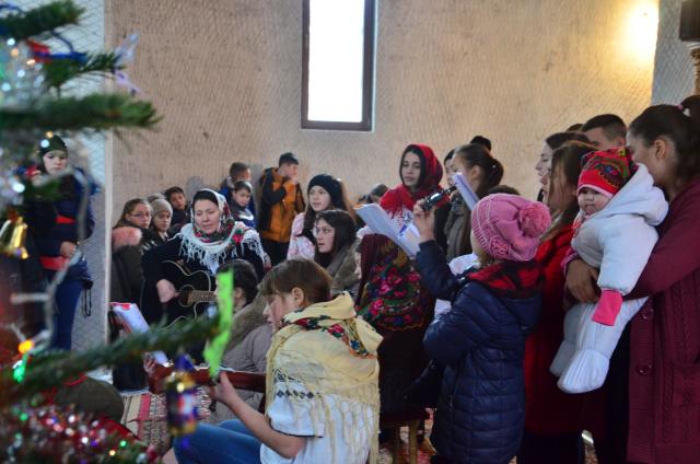 Concert caritabil de colinde şi conferinţă despre familie în Parohia Todireşti II