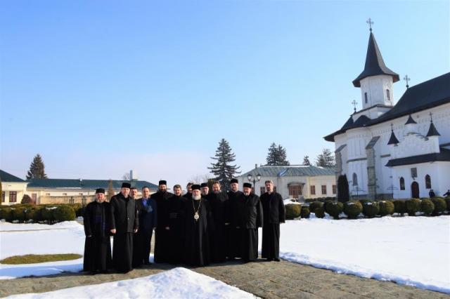 Întrunirea Comisiei pentru analiza hotărârilor consistoriilor eparhiale din Mitropolia Moldovei şi Bucovinei