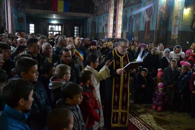 Liturghie și vizită arhierească la Todirești