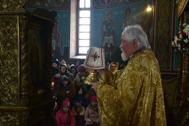 Liturghie și vizită arhierească la Todirești