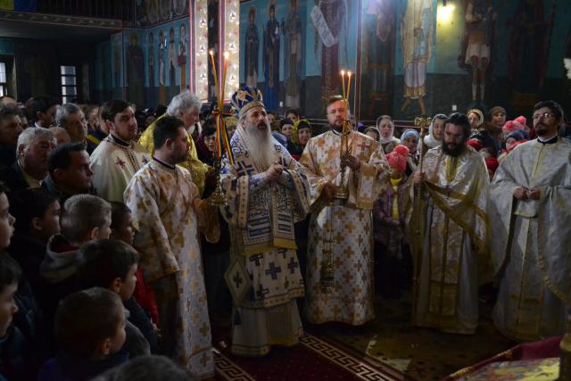 Liturghie și vizită arhierească la Todirești