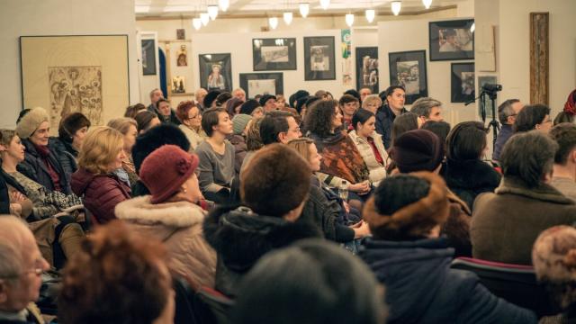 Expoziţia (în)Tineri(re), ediţia a III-a, vernisată la Iaşi