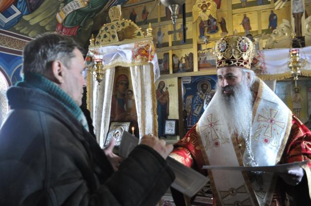 Mitropolitul Moldovei, la Brătuleni: „Dacă Îl iubești pe Dumnezeu, înseamnă că ai putere să-i iubești și pe cei din jurul tău”