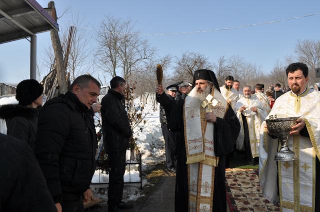 Mitropolitul Moldovei, la Brătuleni: „Dacă Îl iubești pe Dumnezeu, înseamnă că ai putere să-i iubești și pe cei din jurul tău”