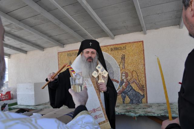 Mitropolitul Moldovei, la Brătuleni: „Dacă Îl iubești pe Dumnezeu, înseamnă că ai putere să-i iubești și pe cei din jurul tău”