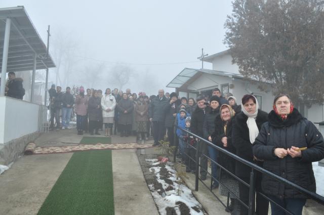 Mitropolitul Moldovei, la Brătuleni: „Dacă Îl iubești pe Dumnezeu, înseamnă că ai putere să-i iubești și pe cei din jurul tău”