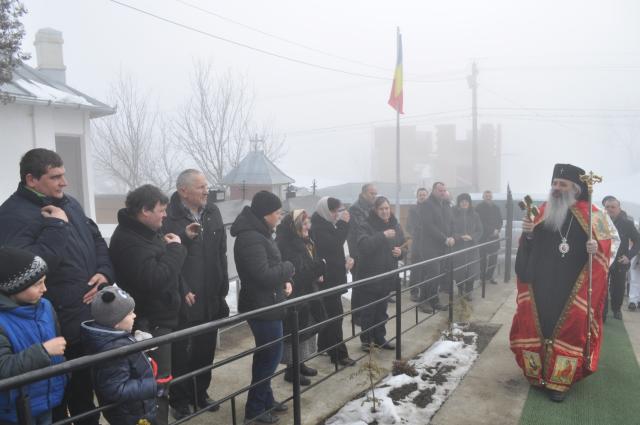 Mitropolitul Moldovei, la Brătuleni: „Dacă Îl iubești pe Dumnezeu, înseamnă că ai putere să-i iubești și pe cei din jurul tău”