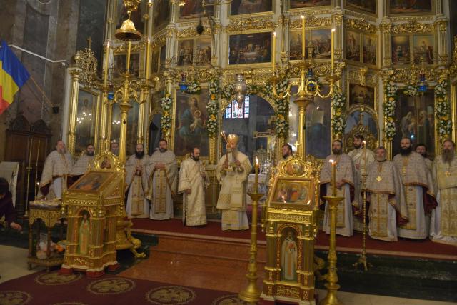 Patru ierarhi, la hramul istoric al Catedralei mitropolitane din Iași