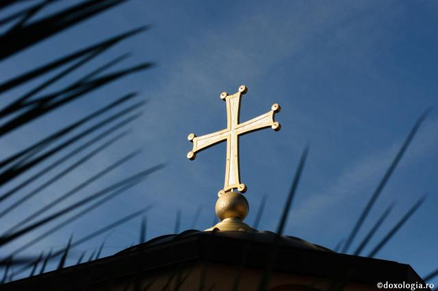 cruce de pe biserică