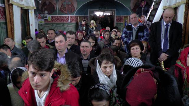 Credincioşii din Leucuşeşti s-au rugat împreună cu arhipăstorul lor