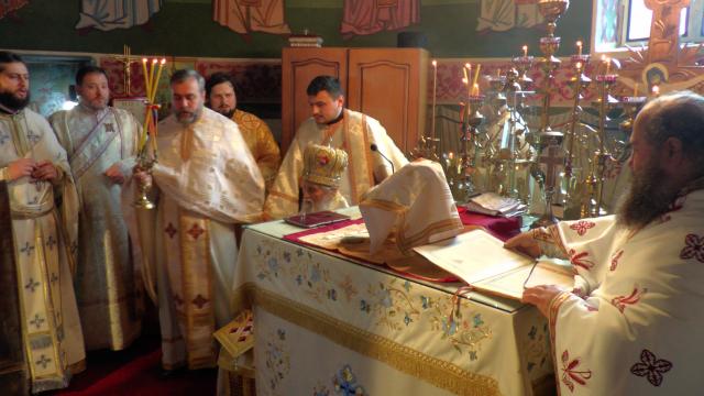Credincioşii din Leucuşeşti s-au rugat împreună cu arhipăstorul lor