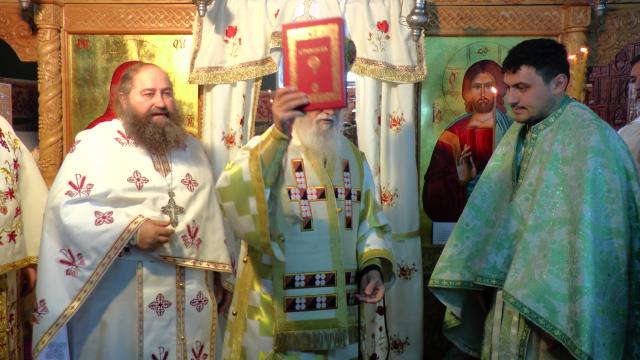 Credincioşii din Leucuşeşti s-au rugat împreună cu arhipăstorul lor