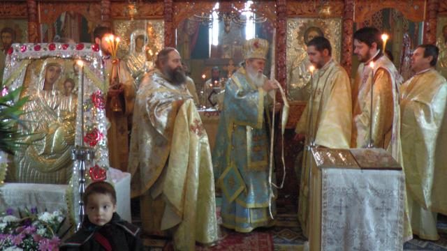 Liturghii arhiereşti în parohiile Gheorghiţeni şi Slătioara