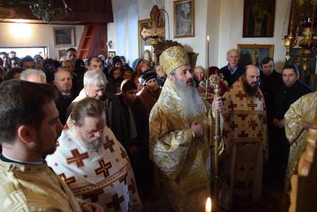 Liturghie arhierească la schitul cu trei viețuitori
