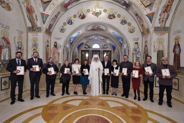 Realizatorii emisiunii „Universul Credinței” au fost premiaţi de Patriarhul României