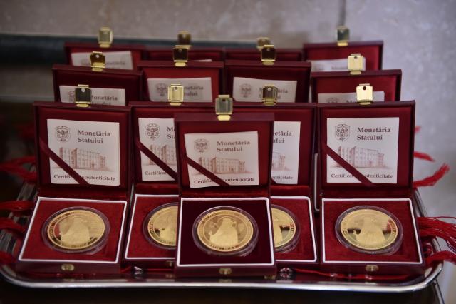 Realizatorii emisiunii „Universul Credinței” au fost premiaţi de Patriarhul României