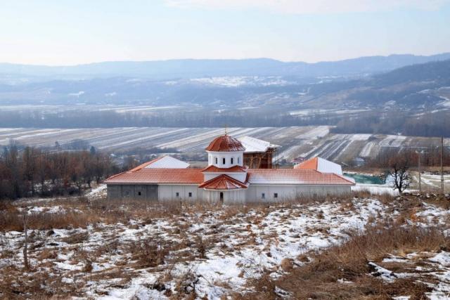 Aşezmântul monahal din satul natal al Patriarhului Justinian va fi sfinţit anul acesta
