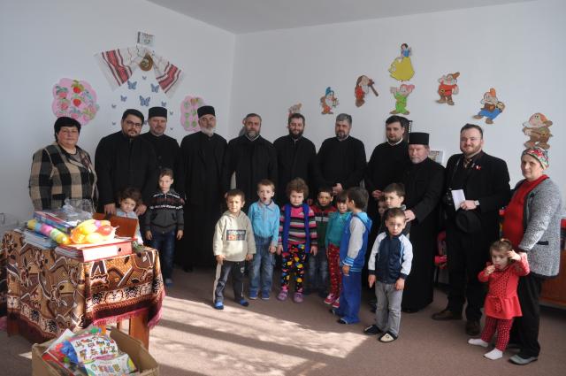 Ajutor al preoţilor din Protoieria Fălticeni pentru copiii din Broşteni