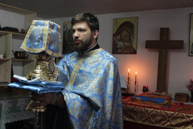 Activitate caritabilă în satul Curagău, demarată de membrii Colegiului „Sfântul Nicolae“ (GALERIE FOTO)
