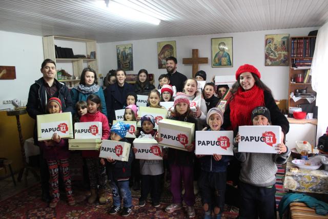 Activitate caritabilă în satul Curagău, demarată de membrii Colegiului „Sfântul Nicolae“ (GALERIE FOTO)