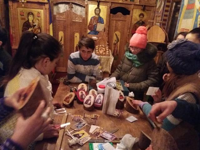 Expoziţie de icoane, în Parohia „Sfântul Dimitrie“ din Oroftiana de Jos