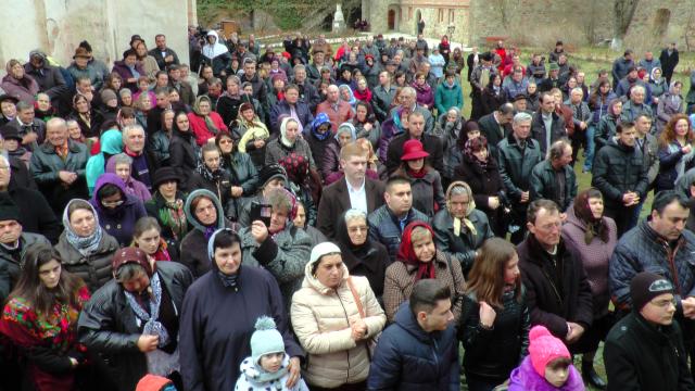IPS Arhiepiscop Pimen, la hramul Mănăstirii Moldovița: „Ascultarea aduce linişte sufletească“