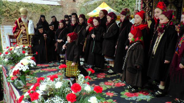 IPS Arhiepiscop Pimen, la hramul Mănăstirii Moldovița: „Ascultarea aduce linişte sufletească“