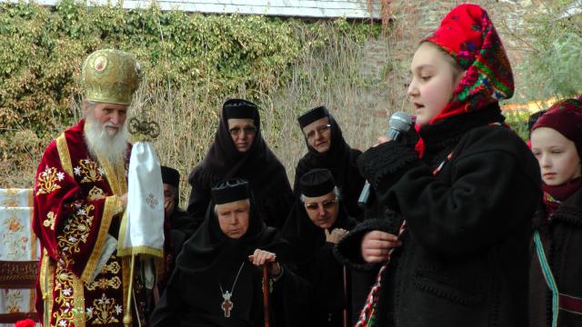 IPS Arhiepiscop Pimen, la hramul Mănăstirii Moldovița: „Ascultarea aduce linişte sufletească“