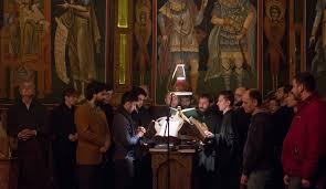 Cursuri practice pentru cântăreţii bisericeşti, în strana Mănăstirii Golia