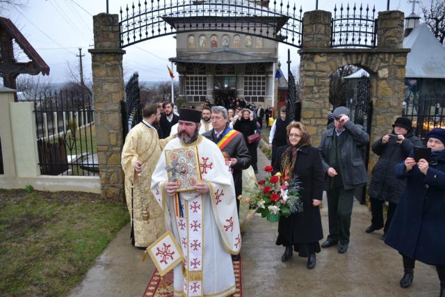 Vizită arhierească în Protopopiatul Hârlău: „Suntem chemați să înțelegem taina Bisericii din care facem parte”