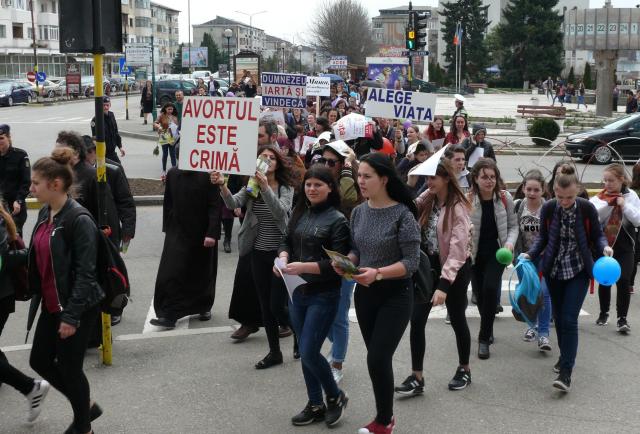 Numeroase mesaje pro viaţă, la Fălticeni