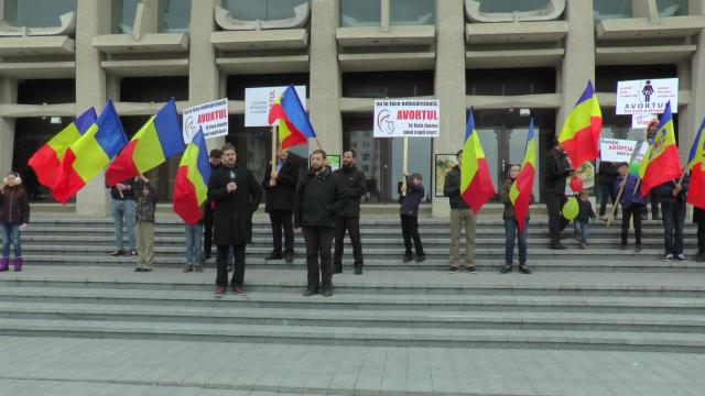 „Cu noi este Dumnezeu“, intonat la marşul desfăşurat la Suceava