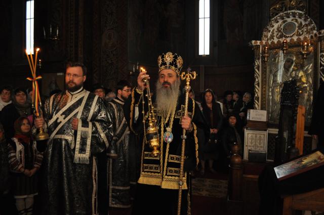 IPS Mitropolit Teofan: „Cea mai mare veste bună este că Dumnezeu a coborât pe pământ“