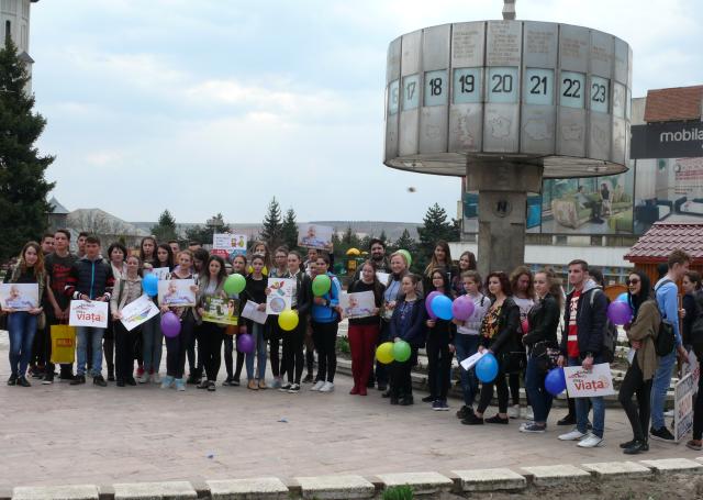 „Cu noi este Dumnezeu“, intonat la marşul desfăşurat la Suceava