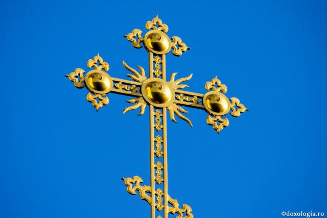 Sfânta Cruce este în acelaşi timp simbolul Răstignirii şi Învierii lui Hristos