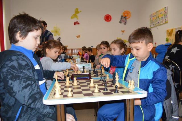 Concurs de şah pentru şcolari, la Roman