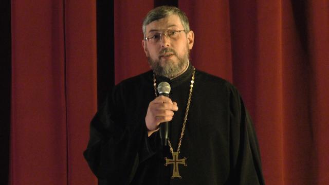 Scriitorul Cornel Constantin Ciomâzgă a conferenţiat la Târgu Neamţ