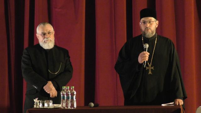 Scriitorul Cornel Constantin Ciomâzgă a conferenţiat la Târgu Neamţ